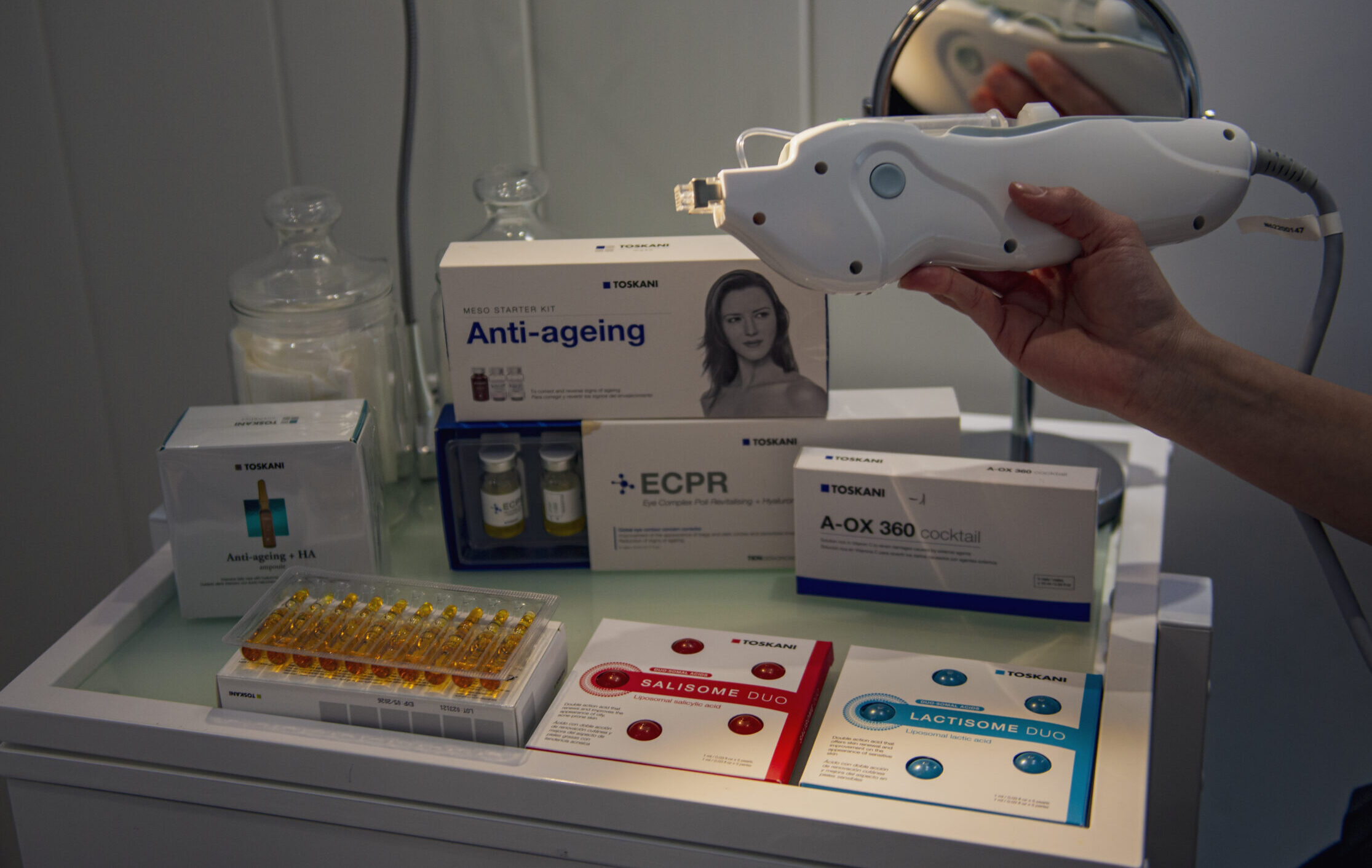 Gama de productos profesionales de la marca Toskani para tratamientos faciales antiedad, peelings químicos y mesoterapia, utilizados en el centro Estética Tupiel en Alcobendas.