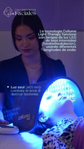 Clienta recibiendo un tratamiento facial con luz LED azul de Celluma para combatir el acné. Este servicio de estética avanzada para el cuidado de la piel se ofrece en Estética Tupiel en Alcobendas.