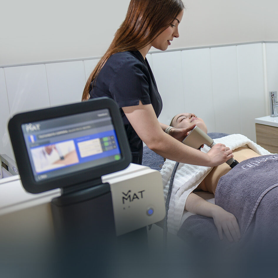 Tratamiento de ondas de choque VMAT PRO para celulitis, grasa localizada y flacidez en Centro Médico Tupiel Alcobendas